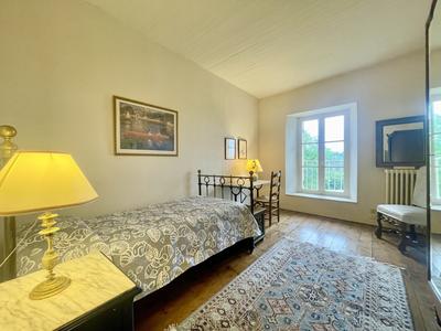 Maison traditionnelle - 240 m² - 9 pièces