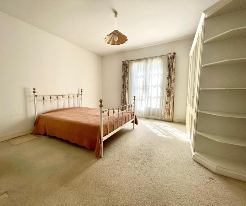 Maison - 280 m² - 9 pièces