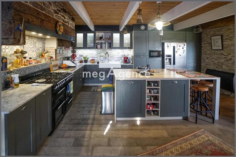 Maison - 276 m² - 10 pièces