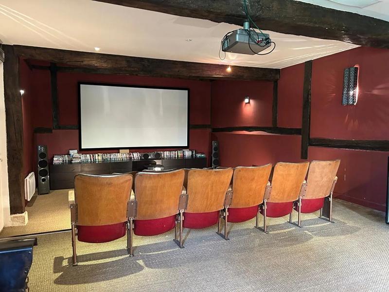 Maison - 300 m² - 11 pièces