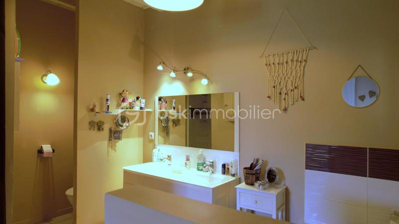 Demeure - 230 m² - 5 pièces