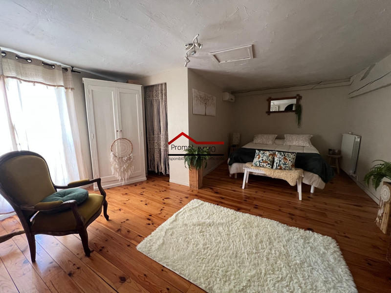 Maison - 256 m² - 4 pièces