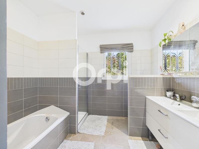 Villa - 250 m² - 6 pièces