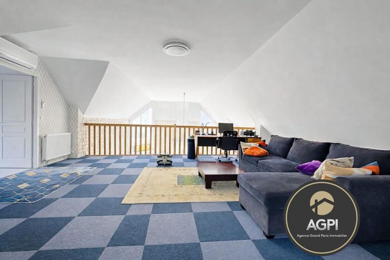 Maison - 221 m² - 8 pièces