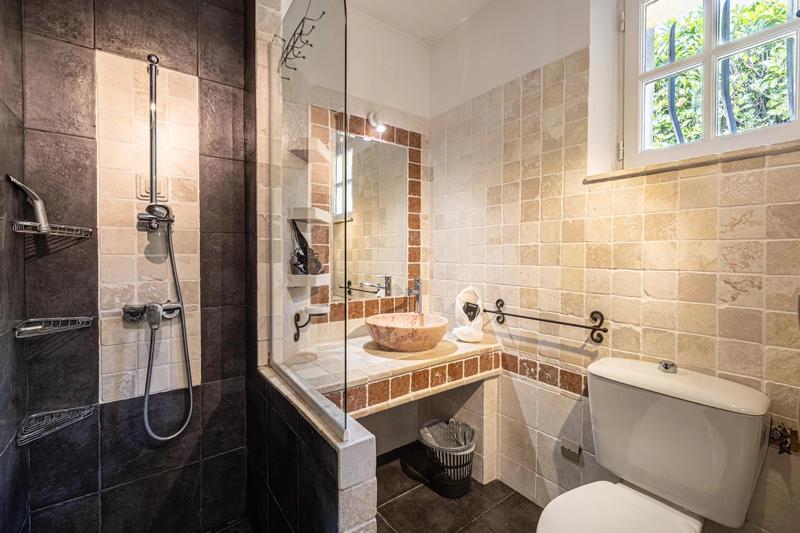 Villa - 256 m² - 8 pièces