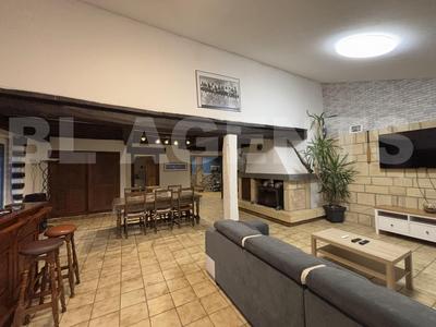 Maison - 214 m² - 7 pièces