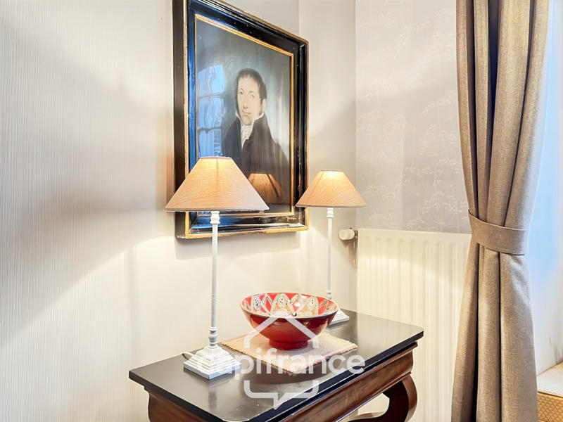 Propriété - 669 m² - 9 pièces