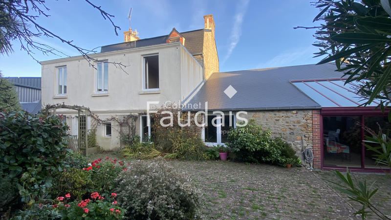 Propriété - 329 m² - 10 pièces