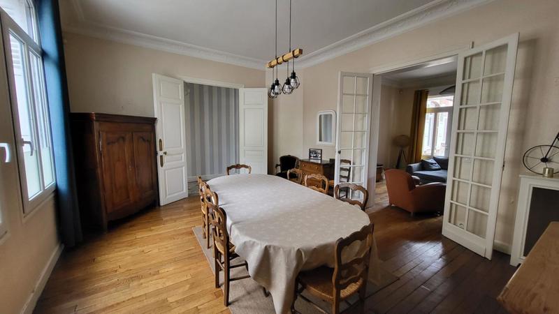 Maison - 236 m² - 10 pièces