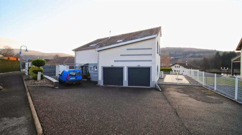 Maison - 250 m² - 7 pièces