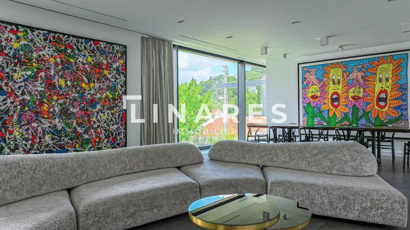 Villa - 300 m² - 6 pièces