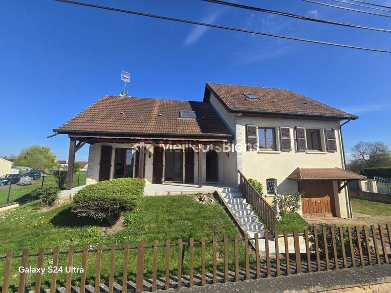 Maison - 166 m² - 9 pièces