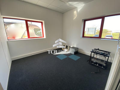 Local d'activités - 174 m²