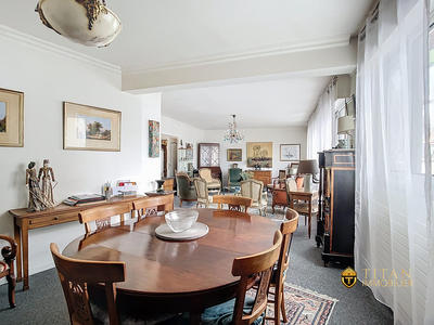 Maison - 189 m² - 8 pièces