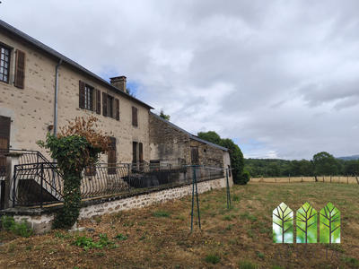 Maison - 246 m² - 13 pièces