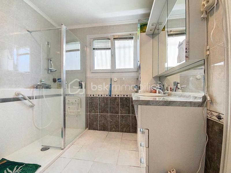 Maison traditionnelle - 92 m² - 4 pièces