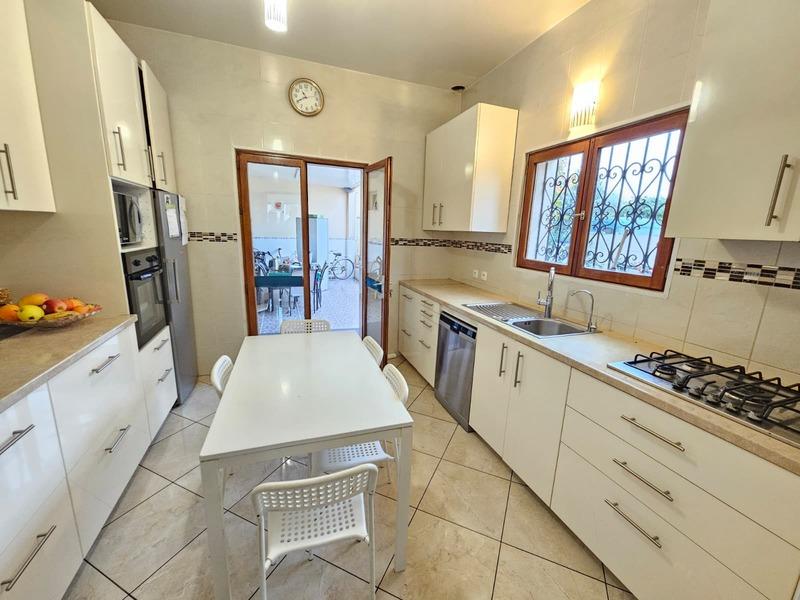 Maison - 270 m² - 15 pièces