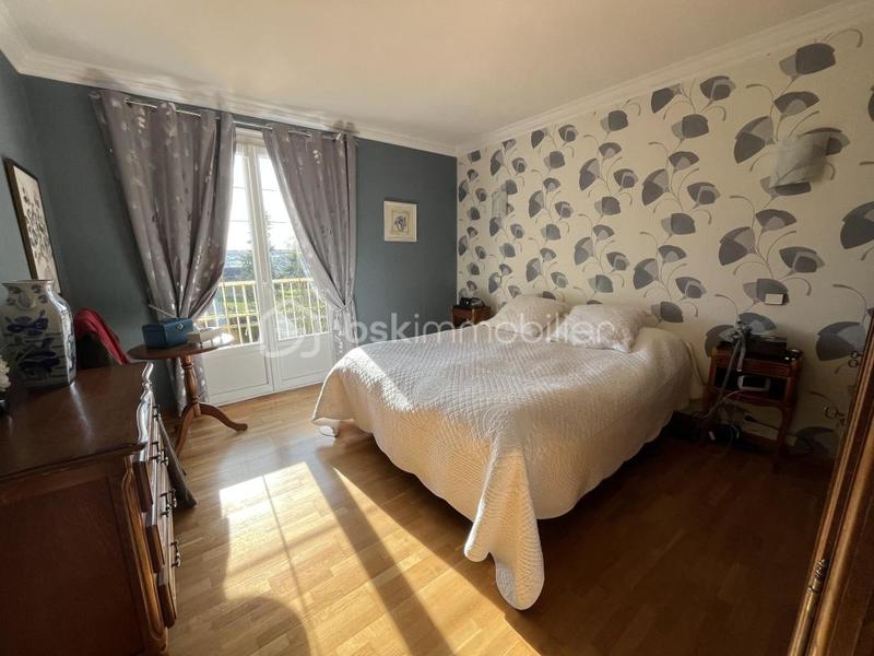 Maison - 180 m² - 11 pièces