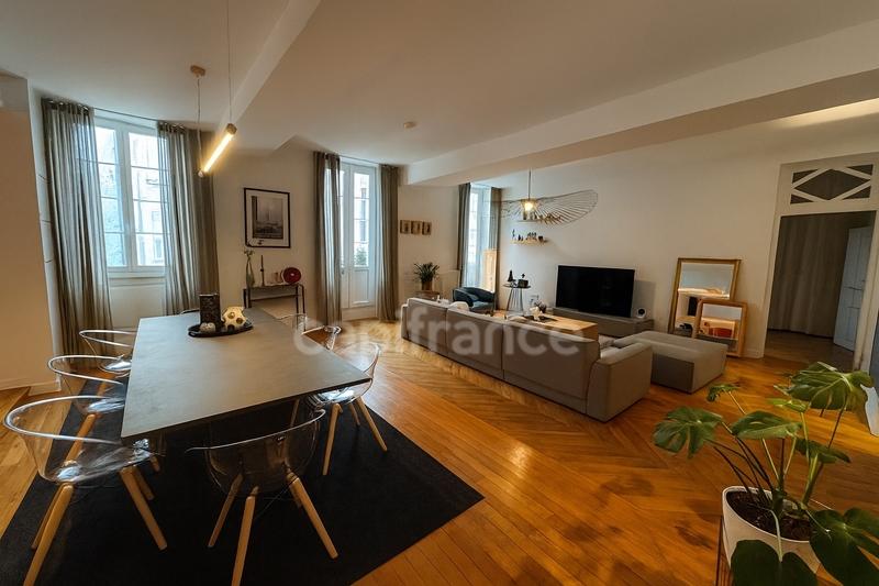 Appartement bourgeois - 250 m² - 7 pièces
