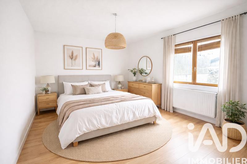 Maison - 220 m² - 5 pièces