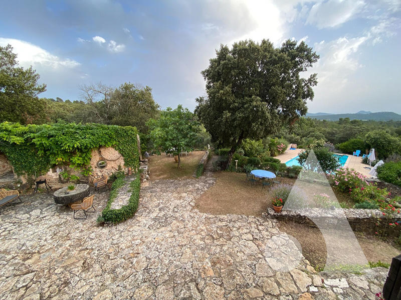 Maison - 490 m² - 19 pièces