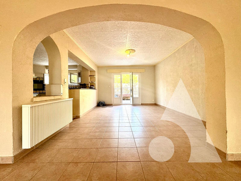 Maison - 247 m² - 7 pièces