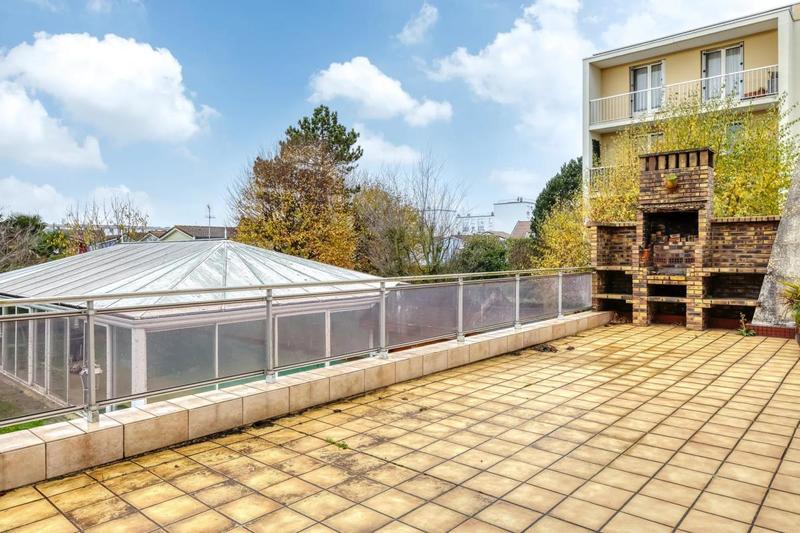 Maison - 215 m² - 8 pièces