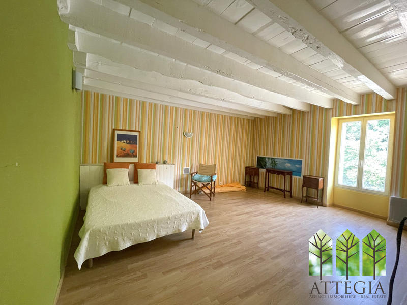 Maison - 180 m² - 5 pièces