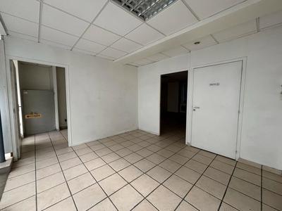 Services - 49 m²