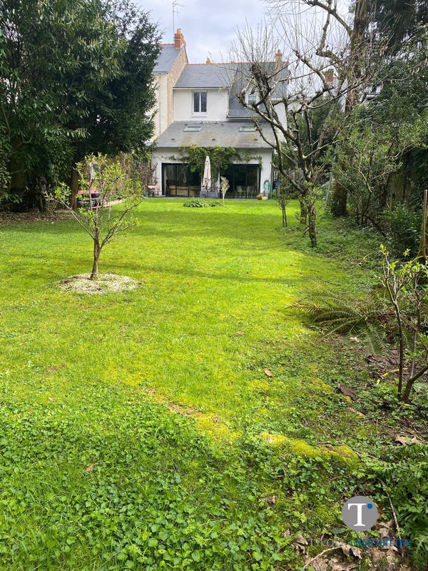 Maison - 215 m² - 8 pièces