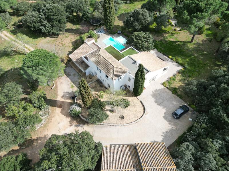 Maison - 250 m² - 6 pièces