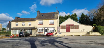 Maison - 286 m² - 15 pièces