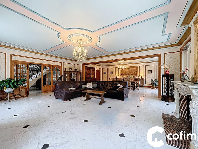 Maison - 349 m² - 6 pièces