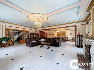 Maison - 349 m² - 6 pièces