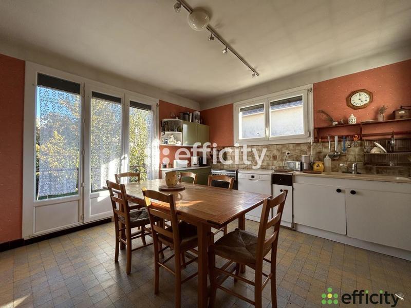 Maison - 219 m² - 10 pièces