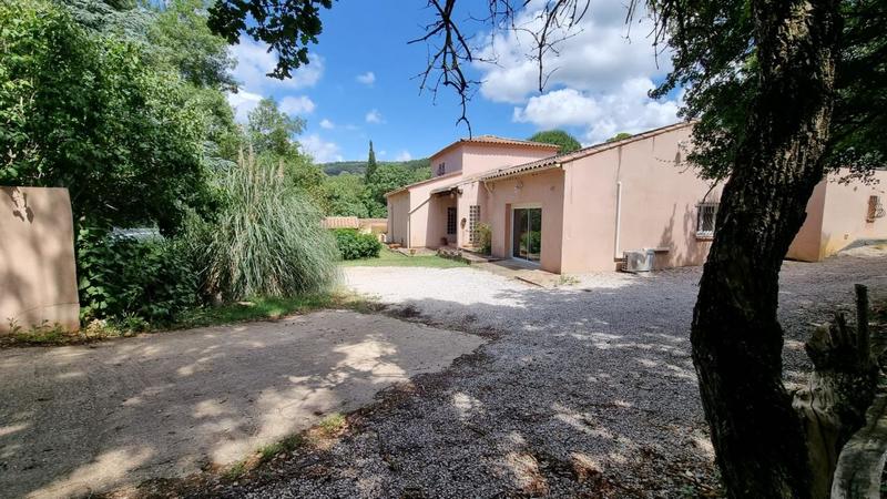 Propriété - 231 m² - 8 pièces