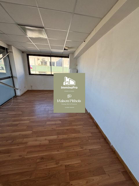 Bureau - 96 m² - 4 pièces