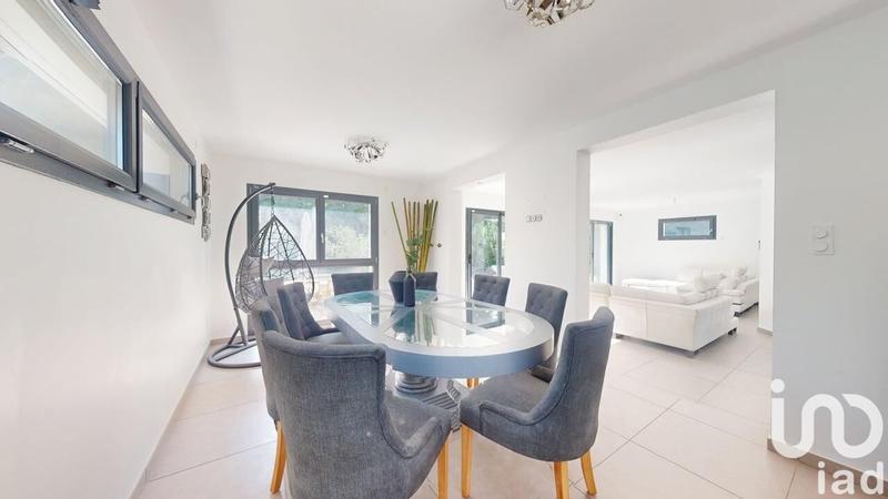 Maison - 201 m² - 8 pièces