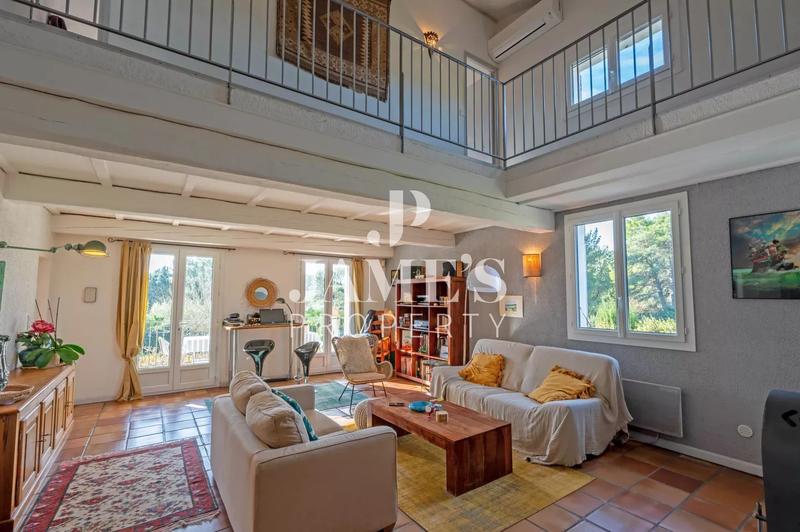 Maison - 210 m² - 8 pièces