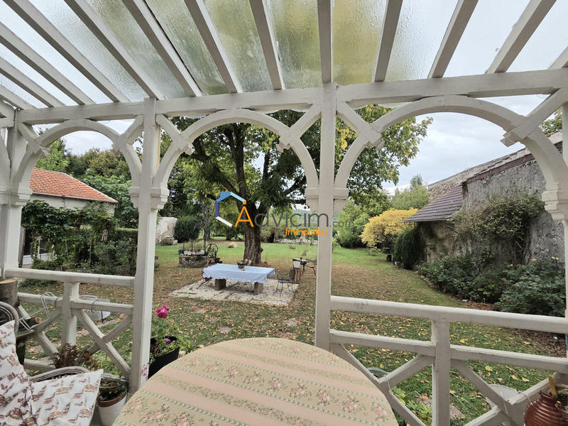 Maison - 233 m² - 8 pièces