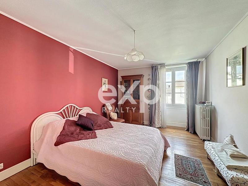 Maison en pierre - 200 m² - 6 pièces