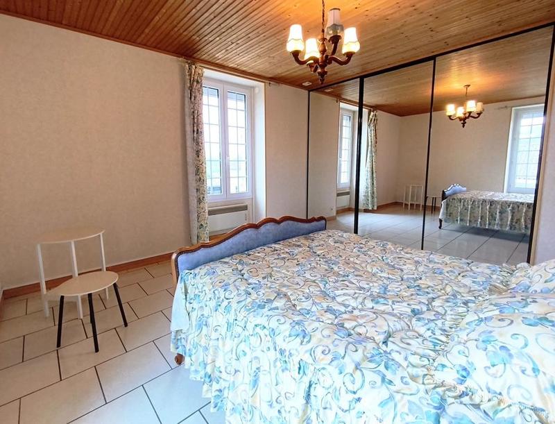 Maison - 229 m² - 9 pièces
