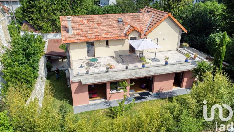 Maison - 177 m² - 7 pièces