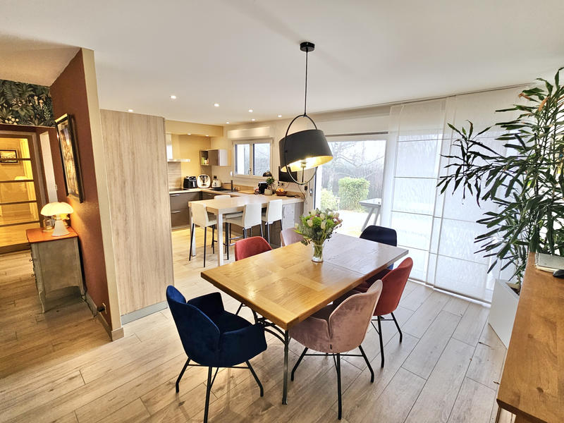 Maison - 221 m² - 8 pièces