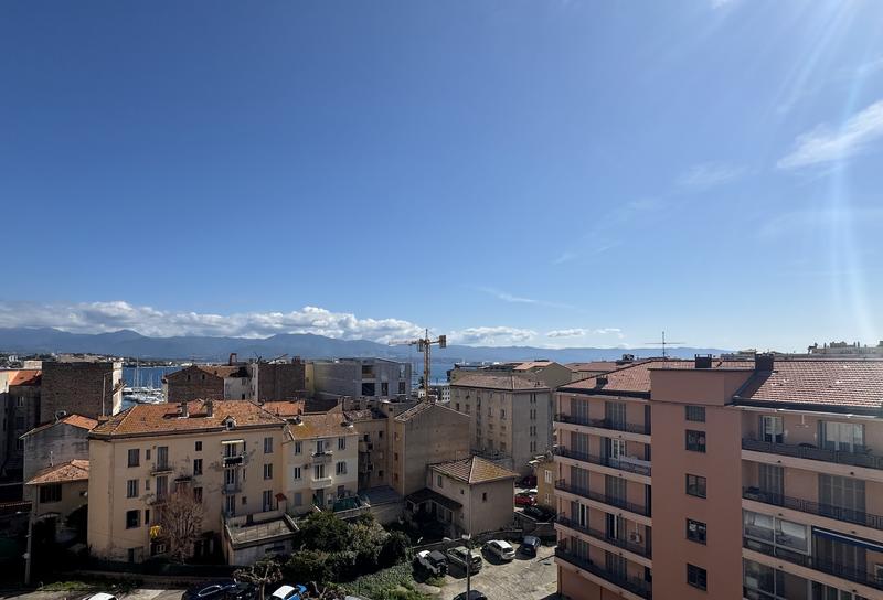 Appartement - 80 m² - 3 pièces