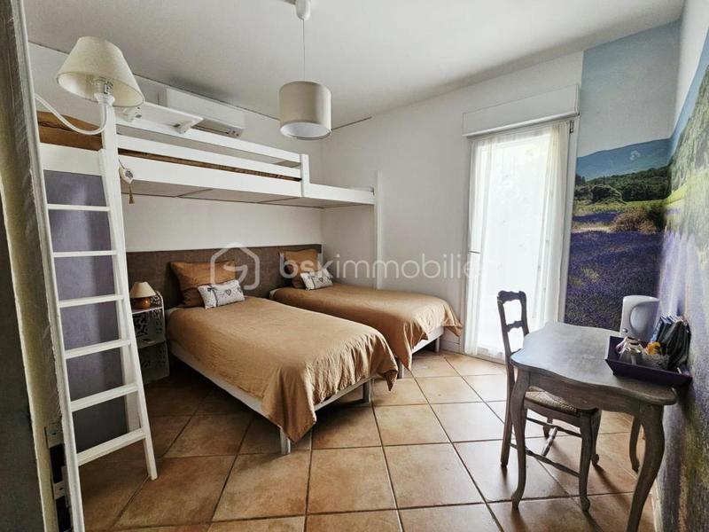 Demeure - 242 m² - 11 pièces