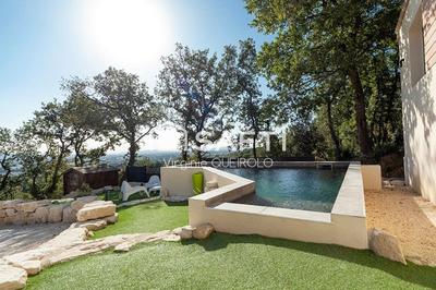 Villa - 252 m² - 9 pièces