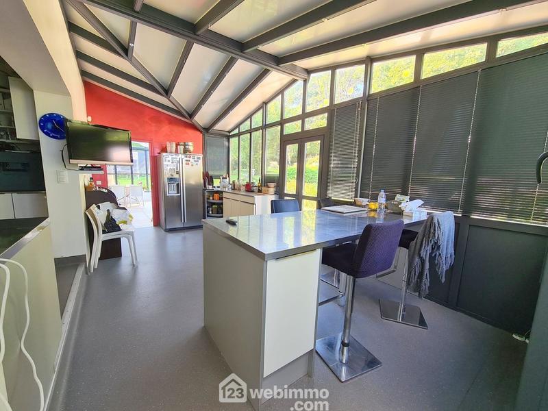 Maison - 322 m² - 11 pièces