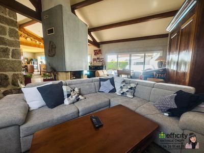 Maison - 219 m² - 10 pièces