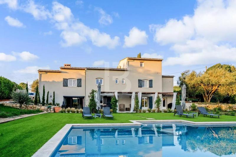 Propriété - 315 m² - 8 pièces